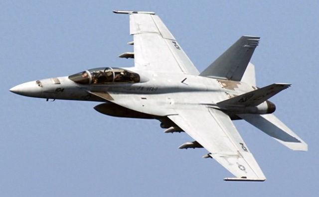 美军工资拖欠酿大祸,舰载机在海上连续坠毁,在中国家门口颜面扫地