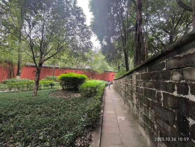 阆中古城里的张飞庙