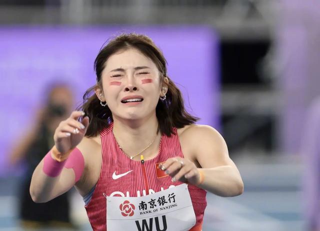体坛格局要变？吴艳妮创造历史，里子面子都赢了，走上谷爱凌老路