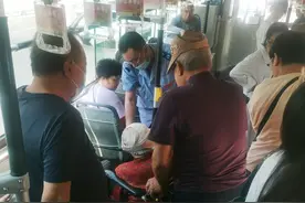 太原：“轮椅”乘公交 上下都方便图片