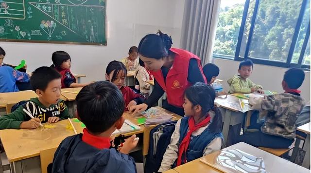 2025年全国科普月大篷车联合巡展惠及昆明三地超7000师生