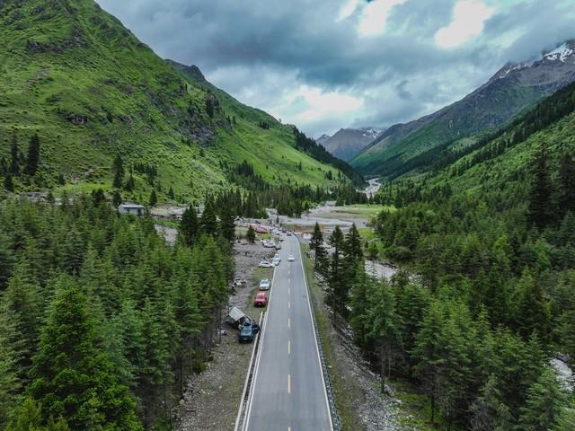 刚退休自驾的朋友注意！身体一旦出这4个信号，别硬撑，赶紧停车