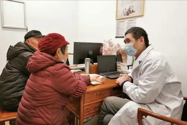 医生建议：70岁以上的老人，宁可天天玩手机，也不要随便做这4事