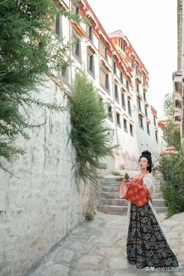 礼赞60年·我的西藏幸福映像 |穿上汉服走进哲蚌寺