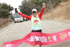 第十七季搜狐新闻马拉松威海开跑 “关注流”播主齐聚威海共赏春光图片