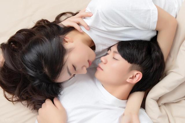 夫妻分房睡久了，男人忍得越久，越暴露一个真相