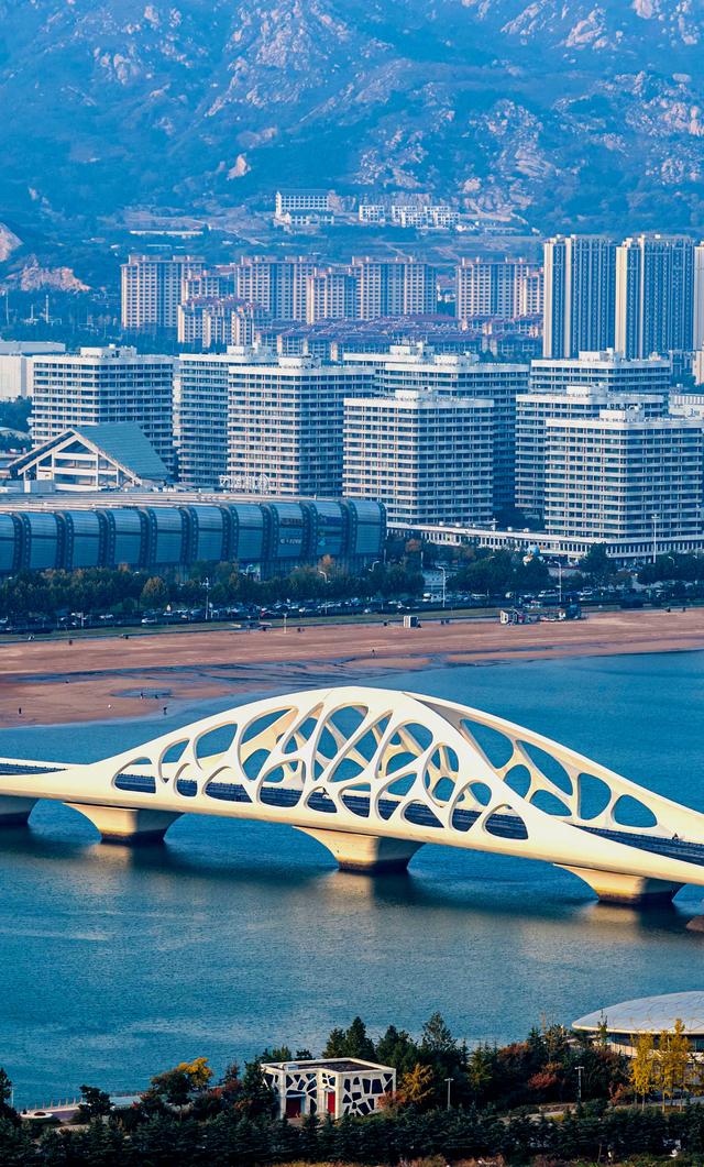 来灵山卫街道赏秋，邂逅星光岛梦幻山海诗画，五彩斑斓美得惊艳