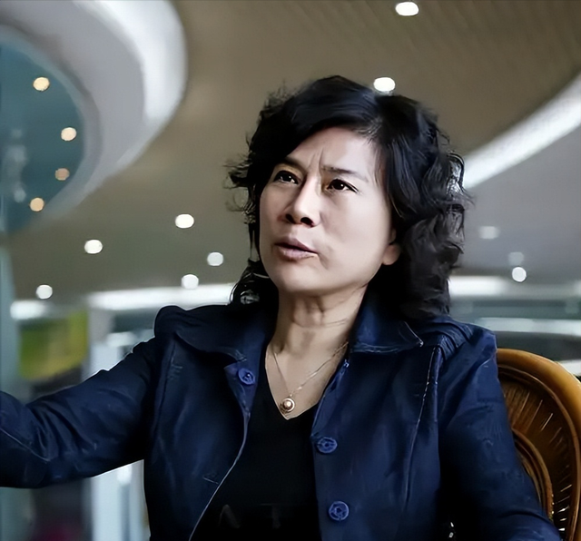 被停职审查、转移资产	、搞办公恋情	，董明珠身上标签哪个是真的