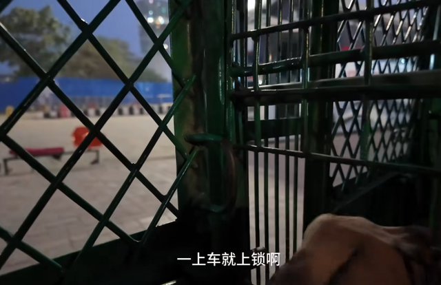 中国小伙勇闯孟加，刚下机场直接崩溃，落地第一件事就是“坐牢”