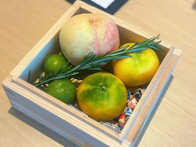 花1000块睡机场，是智商税还是人间值得？