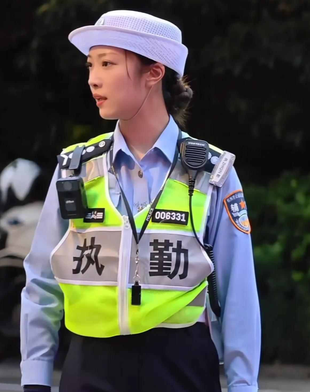 兔子警官李语蔚走红一年半现状：至今没转正，工作肉眼可见的疲惫