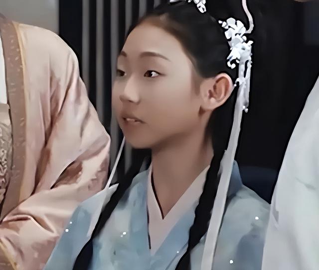 资本家的丑孩子收手吧！长得丑演戏烂，爹妈捧不红 别来祸祸观众了