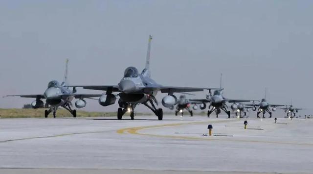 九三阅兵逼近之际，大批美军落地特殊地点，对中国展开多线围堵？