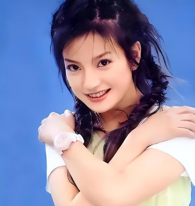 赵薇没想到，自己不止被圈内封杀，还有一件事，也让她面子挂不住