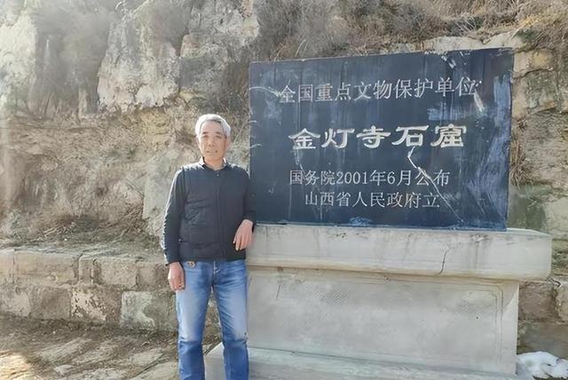 山西老汉独守寺庙29年，96年留女香客过夜后，他狂奔25里下山报案