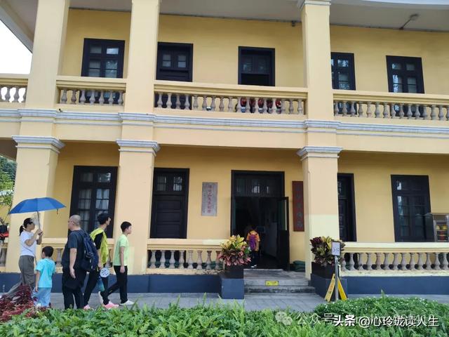 在广州去黄埔军校参观途中,就歺时碰到令人揪心的一幕
