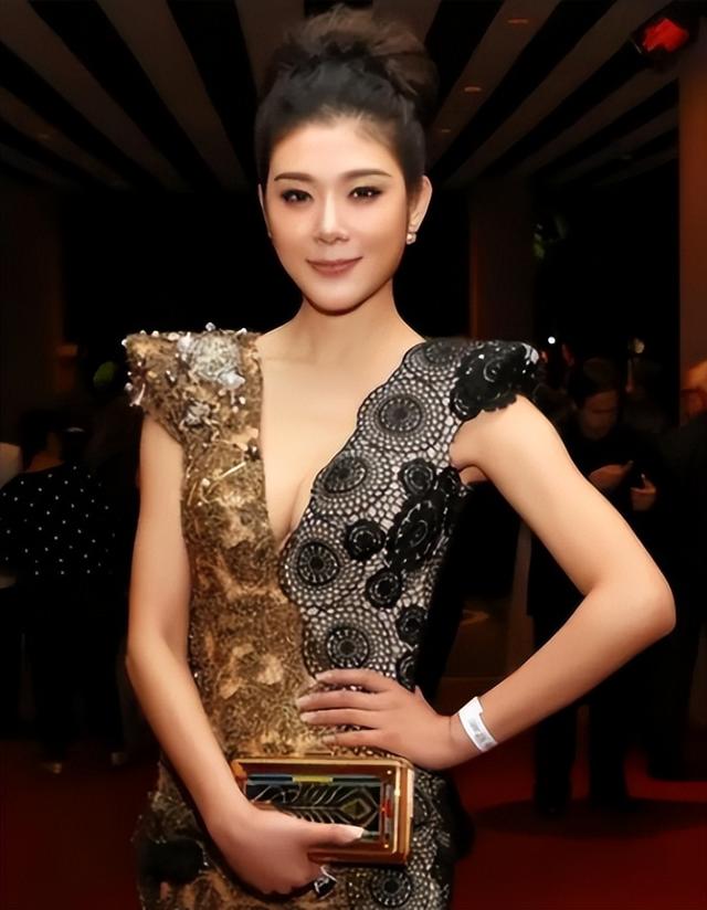 李泽楷被她迷得神魂颠倒，林丹为她不顾妻儿，她究竟有什么魅力？