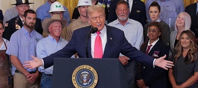 又玩砸了！特朗普一反常态，深夜喊话中国，想让中方不计前嫌，帮美国一个忙，以解美方一时燃眉之急
