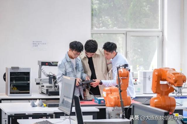4项国家级一等奖！学校在中国机器人及人工智能大赛上大放异彩