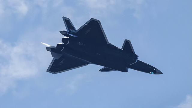 93阅兵中方没藏着，东风61震动美方，特朗普亲表祝贺，终于怕了？