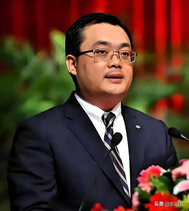 80岁"玻璃大王"隐退，曹德旺交棒第2天，留给儿子不只1700亿帝国