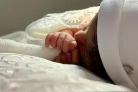 迪拜王储哈曼丹：宠爱谢克哈生的二胎嫡女，陪产又晒了三次小公主图片