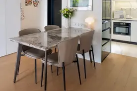 进门是厅，餐桌这样摆，入住体验更好图片
