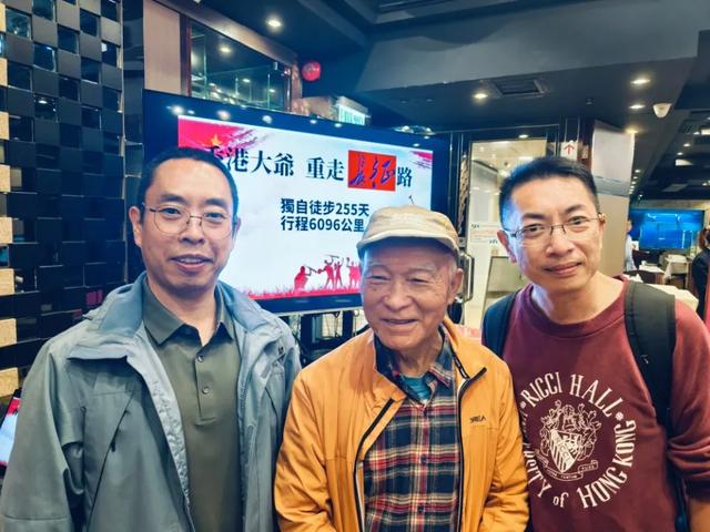红船对话｜揭秘74岁的他为何能徒步万里长征路