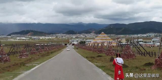 四元公交赏石卡雪山沿途风景