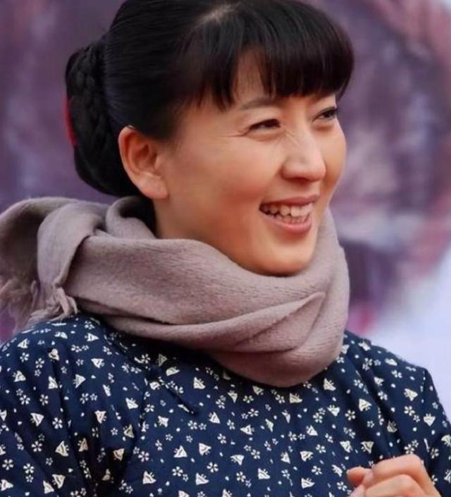 惊动官媒了！闫学晶哭穷风波再升级，终究是为“贪婪”付出了代价