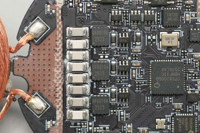 完美适配iPhone 17系列新机，谷歌25W Qi2.2磁吸无线充电器拆解