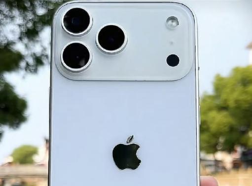 苹果iPhone 17 Pro/Max曝光：提供白色或者透明方案！