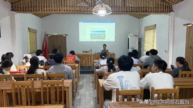 景德镇:荷润初心 瓷绘昌江