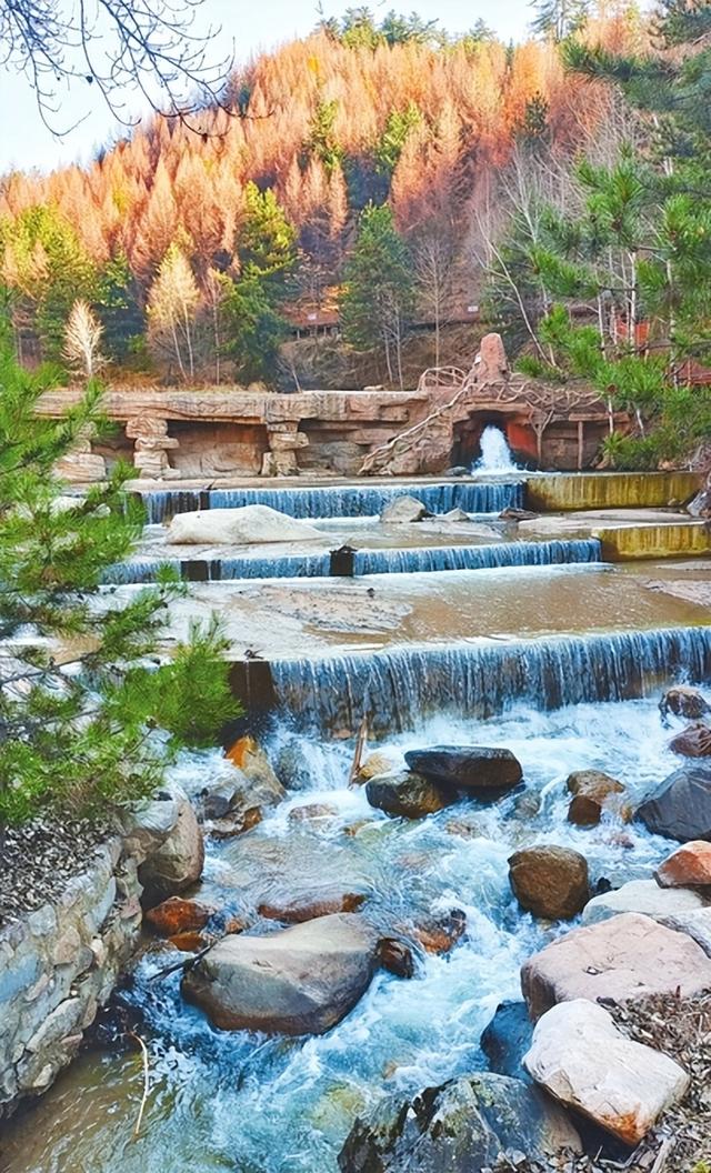 山静溪潺潺 林中有洞天