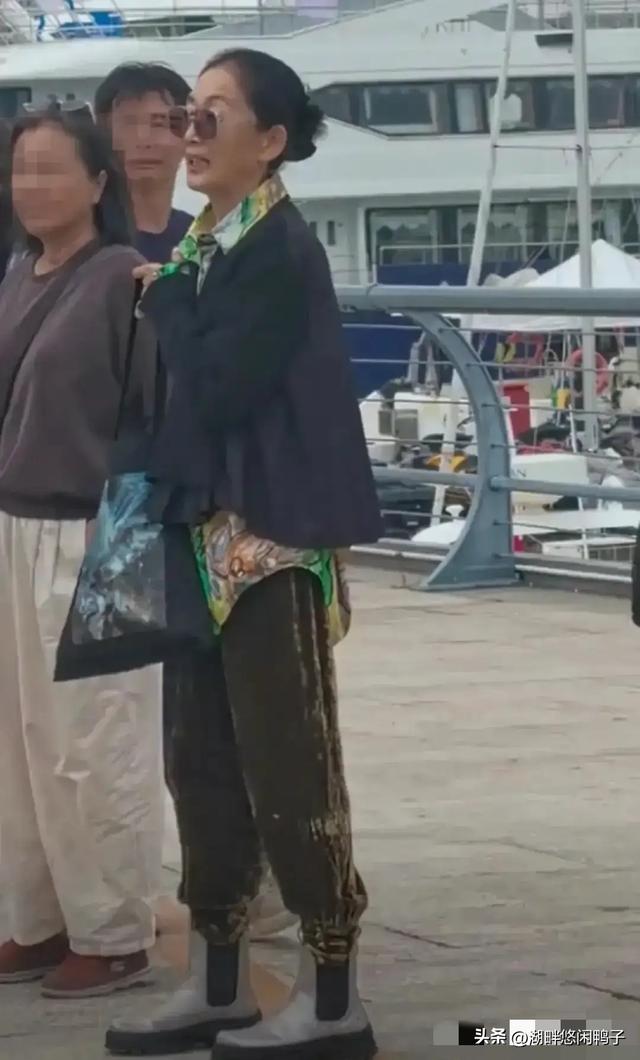 61岁的她真的太瘦了，几十年不吃白米饭保持身材，对自己也太狠了