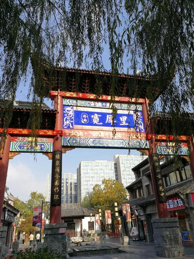 比苏州更江南，小吃堪称一绝，这座低调的北方水城，一到秋天就美翻了