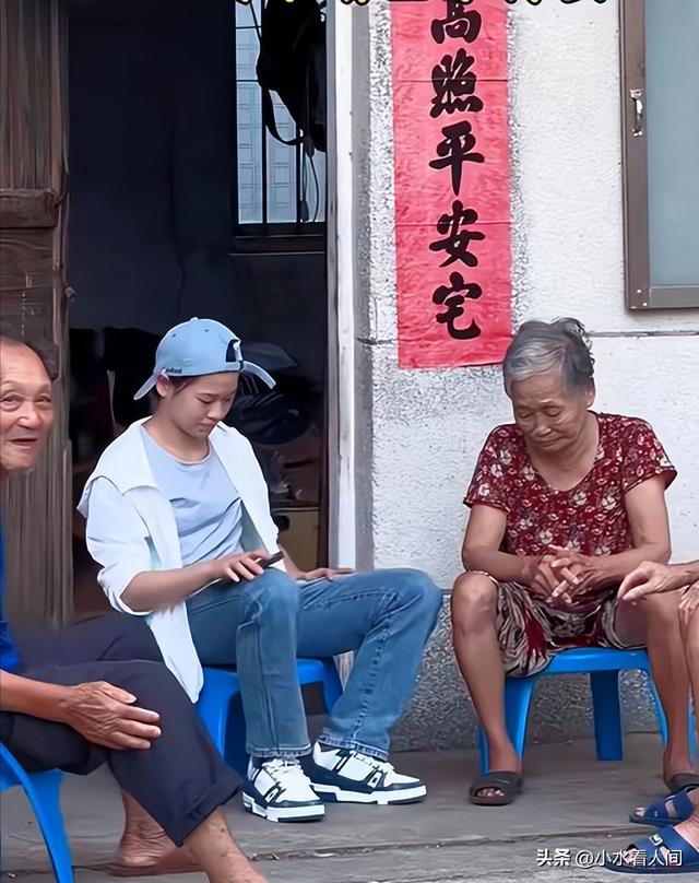 恶心一幕！全红婵老家新房封顶，大量无人机惹事，村民也跟着遭殃