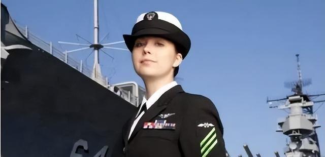 任何一艘美航母上，都要带足大量女兵？她们在航母上有什么作用？