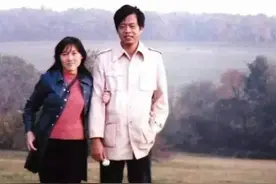 鬼才作家王小波，因丑遭李银河嫌，去世仅三个月，妻子爱上“她”图片
