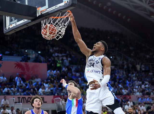 打队友个脑瓜崩，对字母来说也叫事儿？