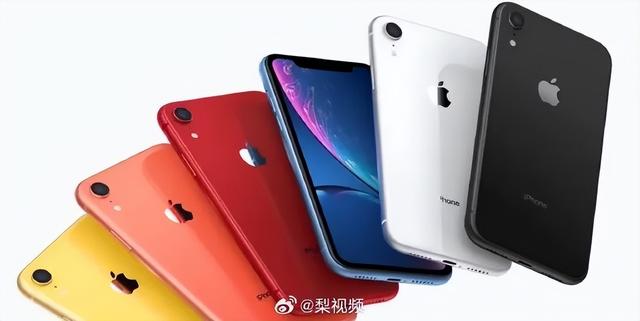 橙色版iPhone17Pro机模再曝光，类似iPhone XR珊瑚橙，系列机型采用铝合金材质