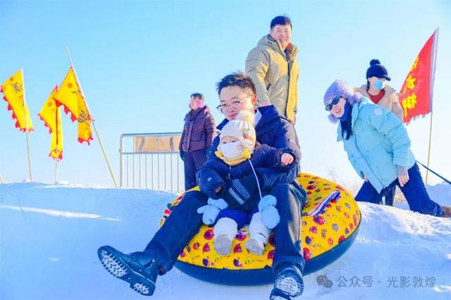 敦煌“童话雪乡”引客来