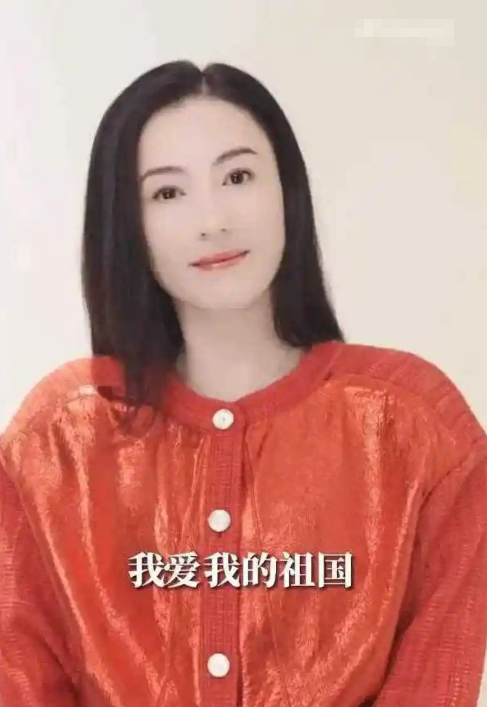 谢霆锋也没想到，张柏芝会因阅兵当天的一特殊举动，实现口碑暴增