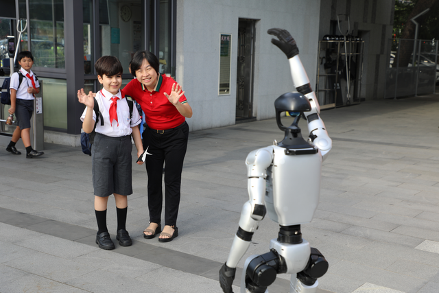 AI、具身机器人、醒狮、服装秀......佛山开学季硬核亮点纷呈！