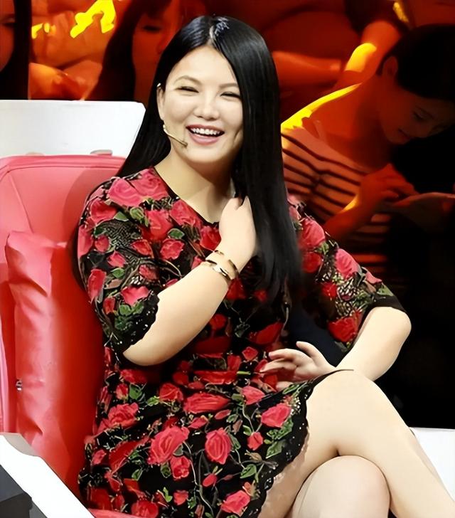 被禁止关注不到24小时，李湘被扒底朝天，高调炫富仅是冰山一角