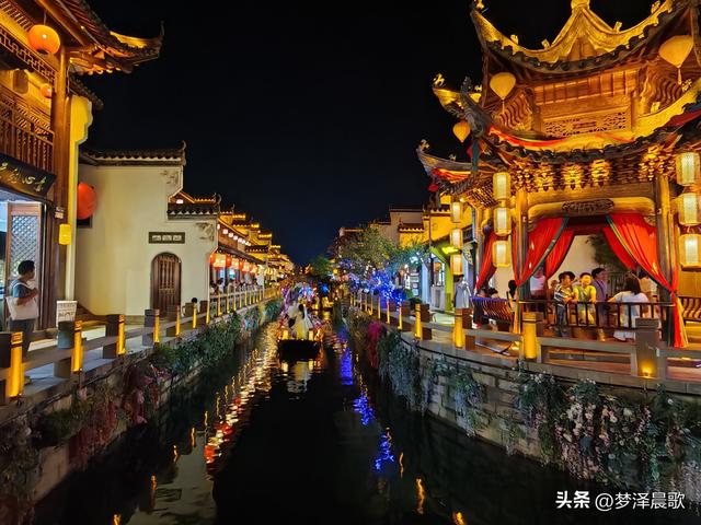 云梦：七夕祥云湾 光影织鹊桥