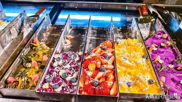 首秀!第 40 届秦淮灯会南部新城分会场 亮灯马年灯影芬兰风情出彩