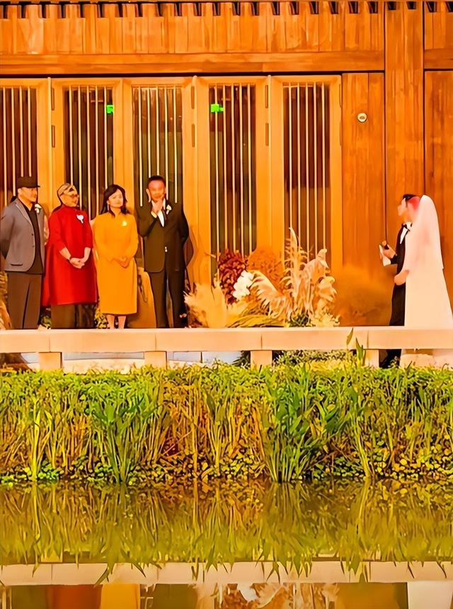 牛鬼蛇神现原形！刘欢女儿大婚不到24小时，恶心的一幕出现了