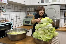 想吃正宗辣白菜，燕子教给你，10棵白菜腌半缸图片