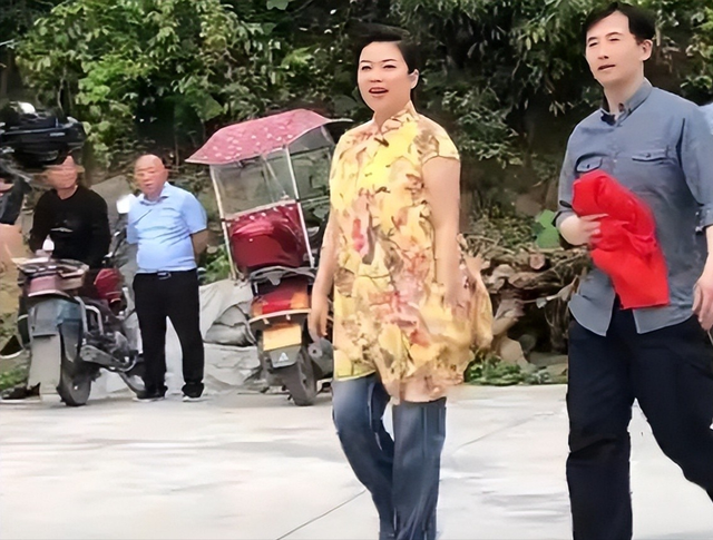 不结婚怎么解决生理需求？56岁的歌唱家张也，用行动给出了答案